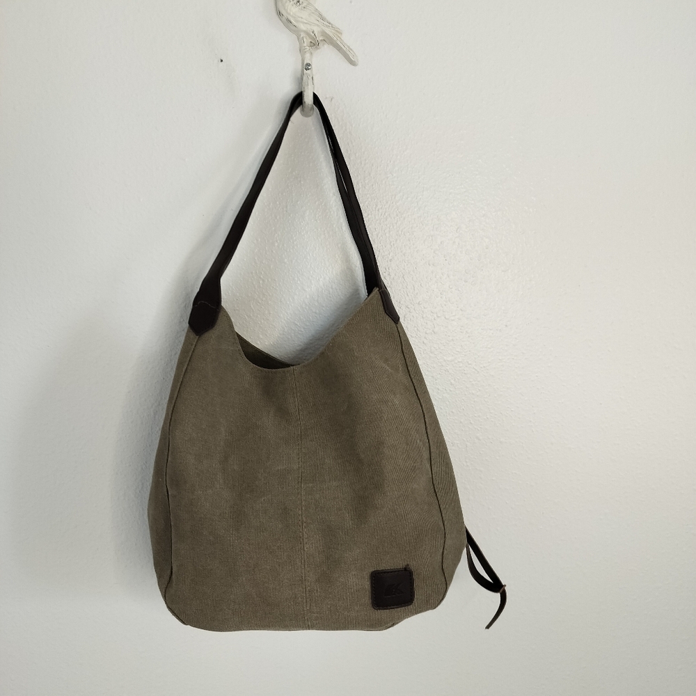 Canvas Shoulder Bag in Olive Green